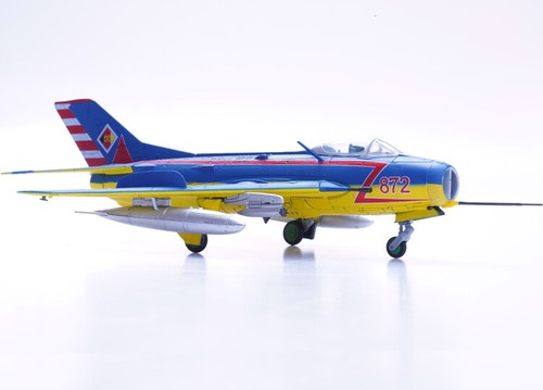 MIKOYAN-GUREVICH MIG-19S FARMER C FIGHTER "AEROBATICS" 1/72 PANZERKAMPF 14642 PB - Picture 6 of 7