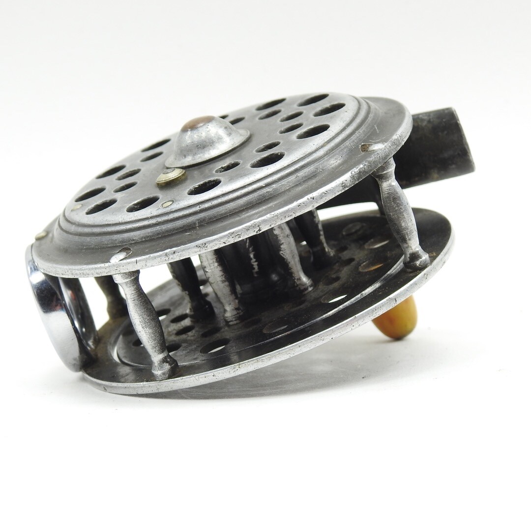 Pflueger Medalist 1492 Fly Reel. Round Line Guard & Birdcage