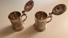2 Mini-Zinnkr&uuml;ge BMF Rein Zinn mit Deckel &ndash; ca. 6 cm, florales Relief