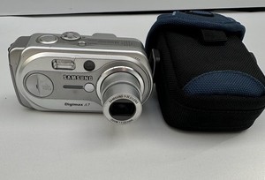 Samsung Digimax A7  Compact Digital Camera, Silver & Case Tested Working.