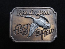 RF07120 VINTAGE 1980  REMINGTON FIRST IN THE FIELD  GUN FIREARM BELT BUCKLE