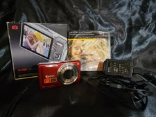 Kodak EasyShare M381 12.4MP Digital Camera - Red
