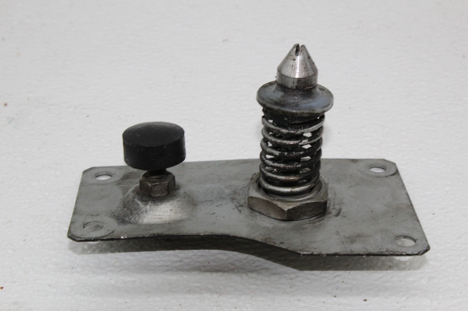 99-01 FERRARI 456 M LEFT HOOD LATCH COMPRESSOR SPRING MOUNT