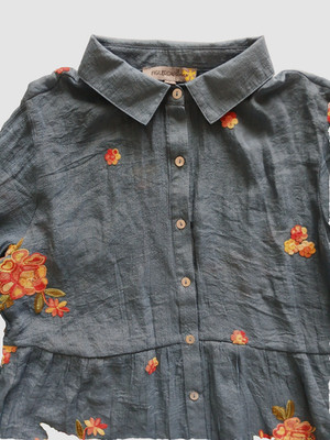Figueroa & Flower Blue Button-Down Blouse with Embroidered Flowers Size L