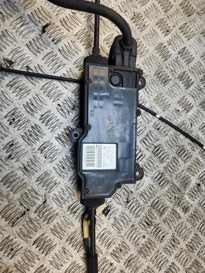 ACTUADOR ELÉCTRICO FRENO DE MANO MERCEDES CLASE S 2214302249 W221 2006 - 2009 Foto 2 de 4