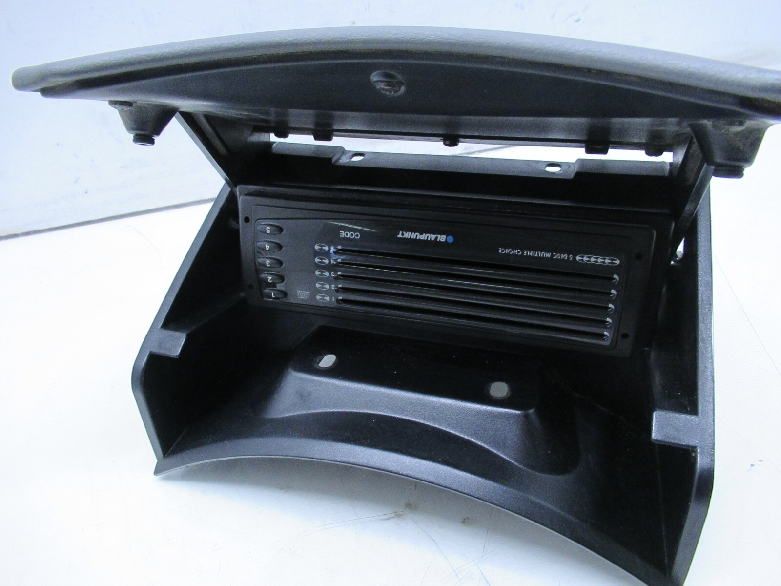 04-08 MASERATI QUATTROPORTE CD CHANGER STORAGE COMPARTMENT OEM