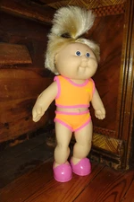 cabbage patch kid transitional, plastic body, teal sig, HM# 3 stamped by coleco