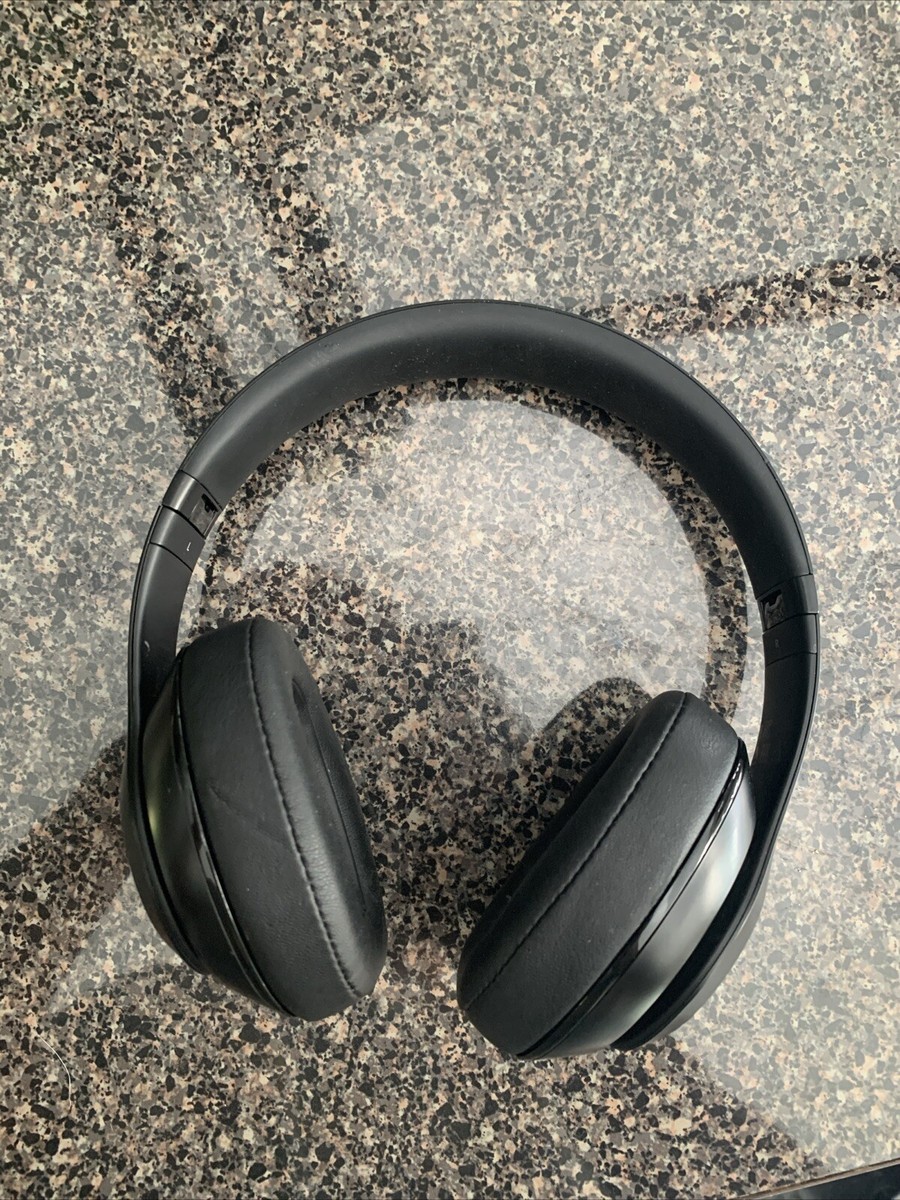 Beats by Dr. Dre Studio Wireless Over the Ear Headphones Beats by Dr. Dre Studio Wireless Over the Ear Headphones