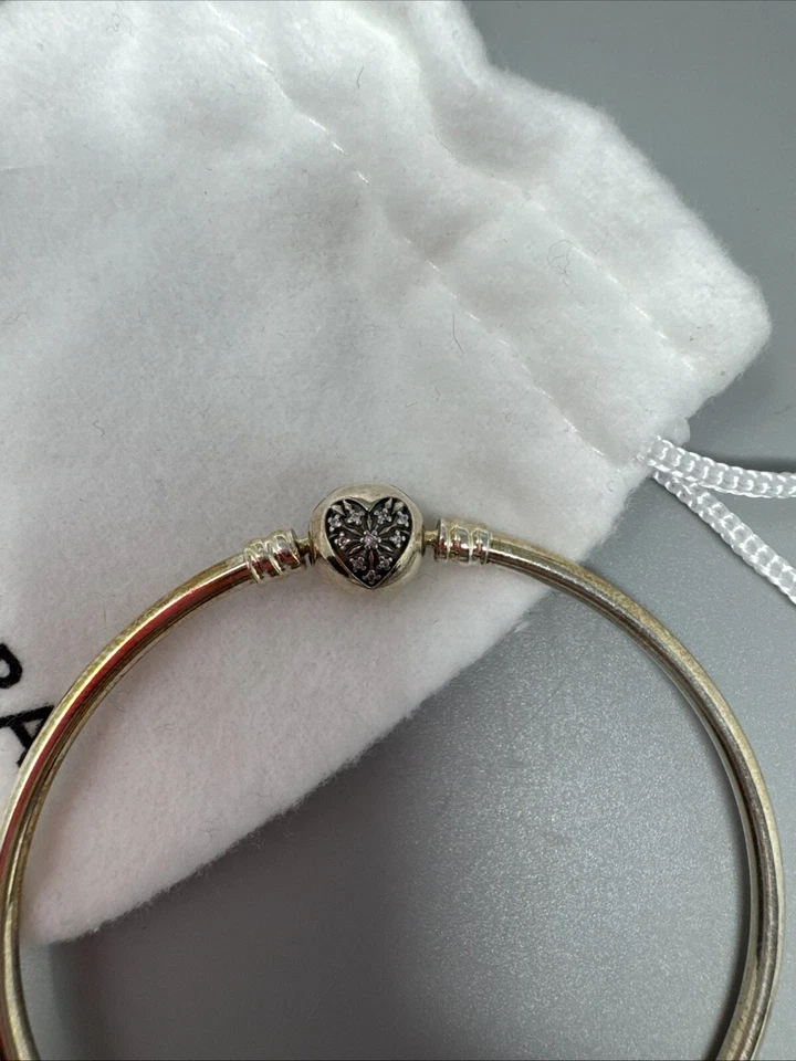 Pandora Moments Round Clasp Bangle Bracelet You Melt My Heart Gold - Image 2 of 4