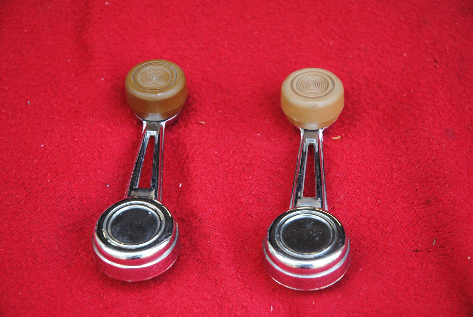 68 69 70 FORD MUSTANG QUARTER WINDOW HANDLES PAIR GINGER CORRECT