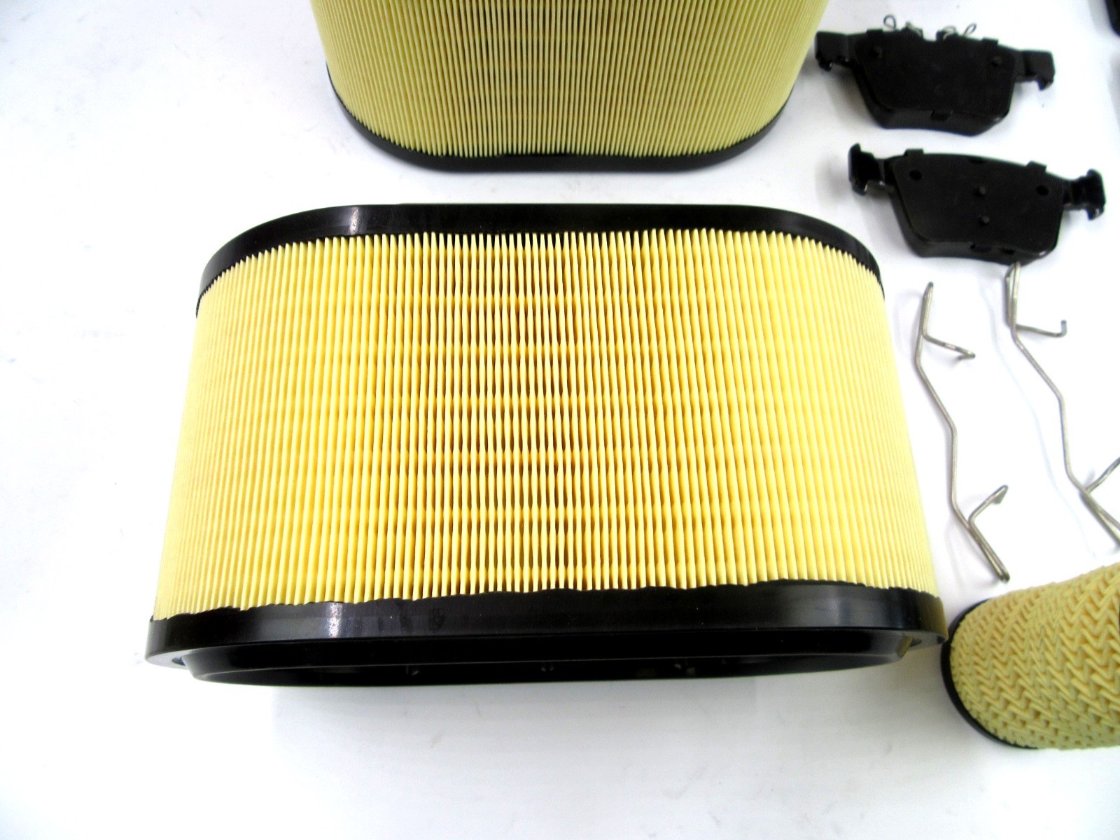 Maserati Levante S front & rear brake pads Oil Air Cabin filter set TopEuro #534