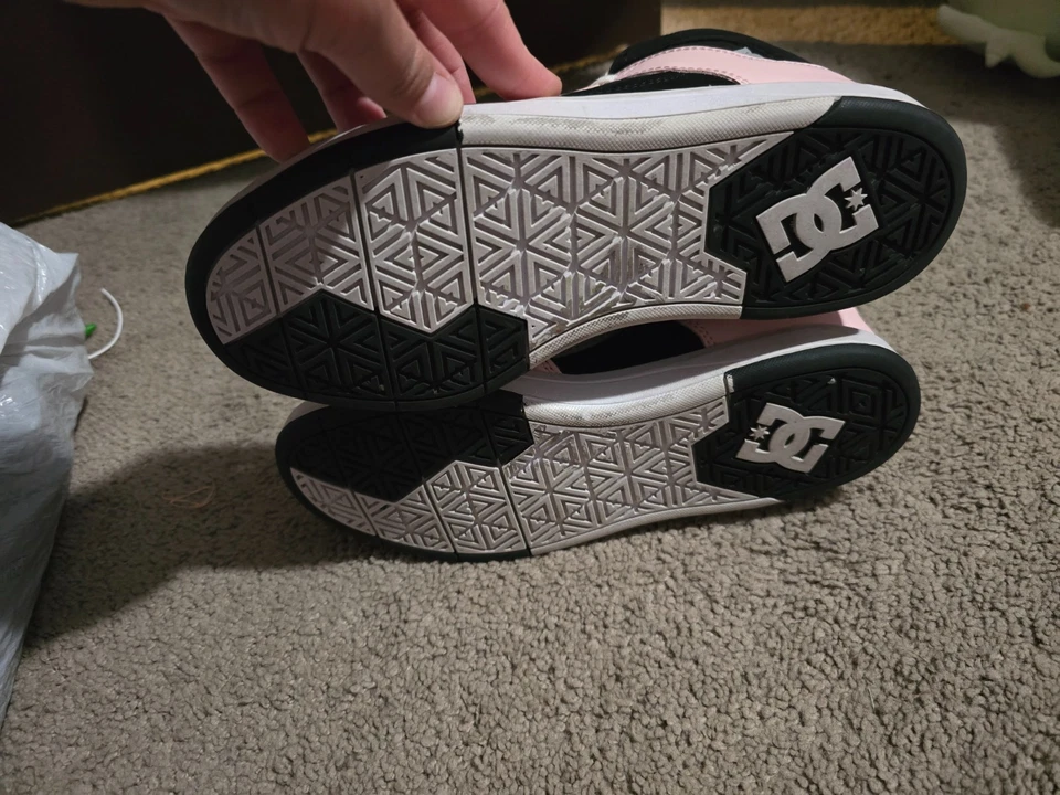 Dc pink shoes gently used size 8.5 maybe used less than 8 times - Image 2 of 4