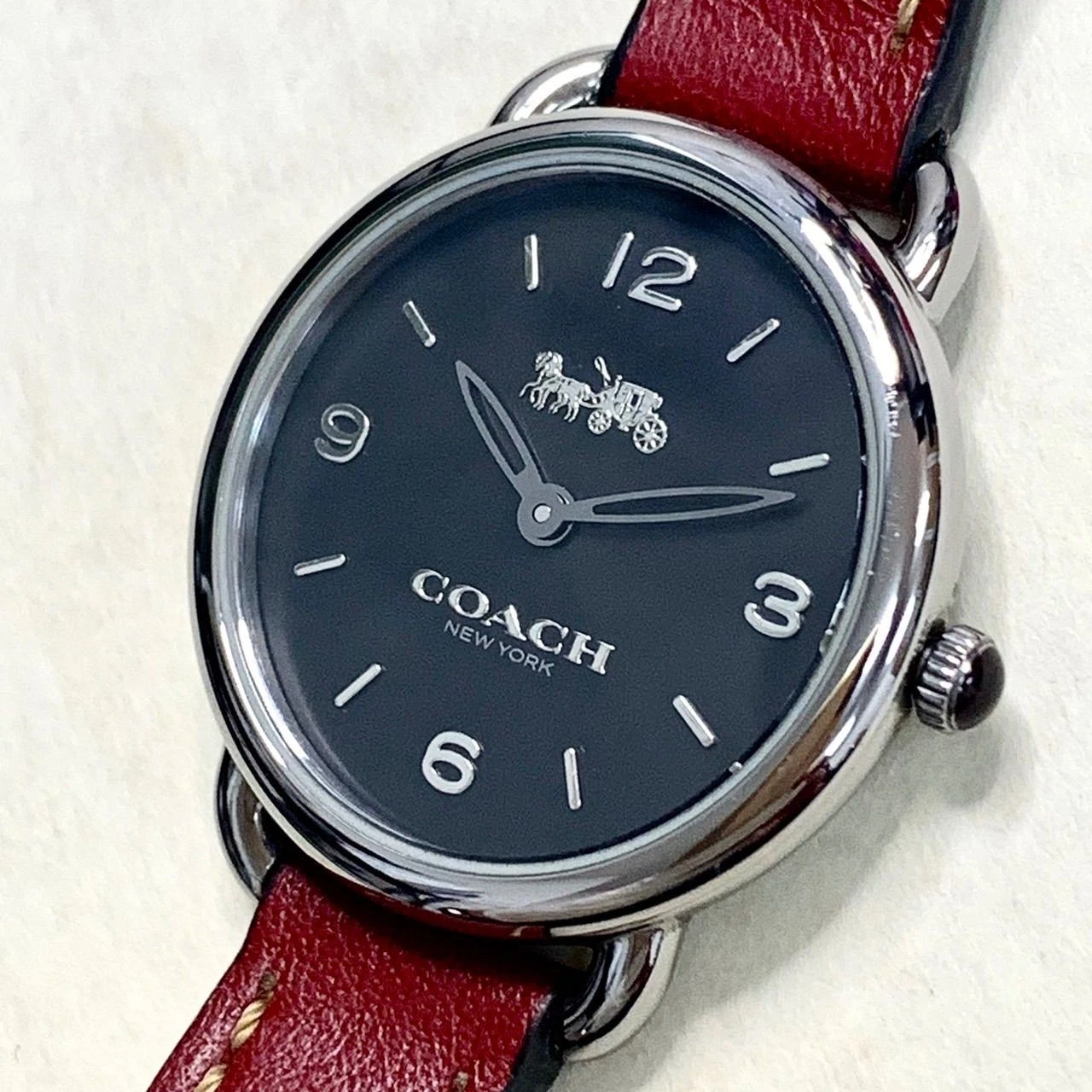 Orologio COACH Delancey Slim Donna 14502792 Quadrante Nero Cinturino Pelle Rosso Ciliegia