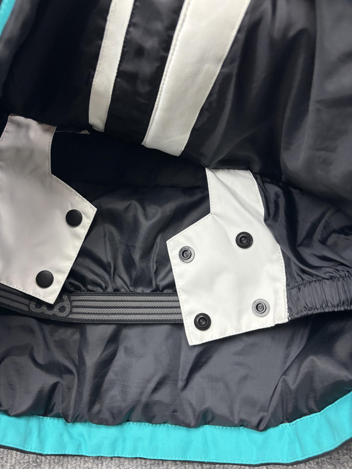 686 Jacket Youth Large White Black Hooded Insulated Snowboard 10K Waterproof