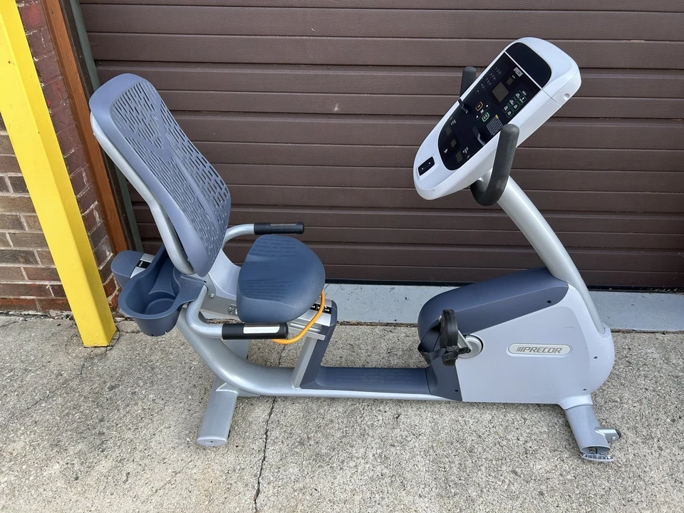 BICICLETA RECLINADA PRECOR RBK835 EXPERIENCE CON CONSOLA P30 EN EXCELENTE ESTADO ** Foto 3 de 4