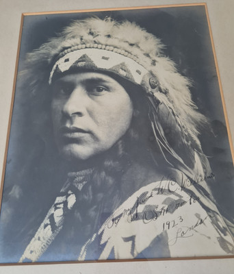 1923 signiertes Foto des Mohawk Indianerhäuptlings OS-KE-NON-TON, Oskenonton