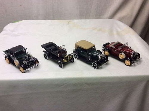 Lote de 13 carros fundidos a presión Ford Museo Nacional del Motor como nuevo con recortes de catálogo - Imagen 2 de 5