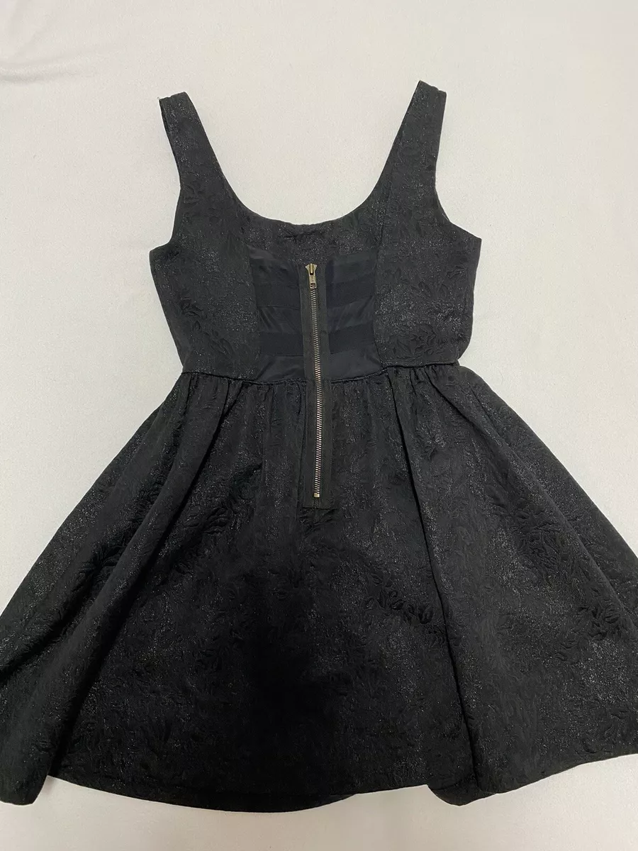 Vera wang little sales black dress