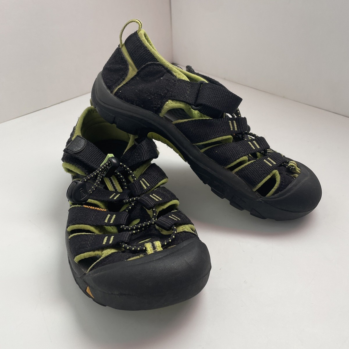 Keen Sandals Youth 3 Newport H2 Black Green Water Hike Camp  display picture 2