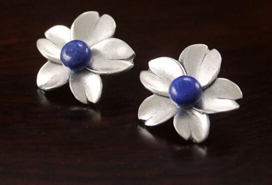 T08 Orecchini a Farfalla Fiori Con Lapislazzuli Blu 990 Argento Fine - Immagine 3 di 3