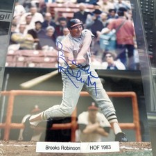 8 X 10 Photo Brooks Robinson Signed 8 X 10 Photo With Certificate Of