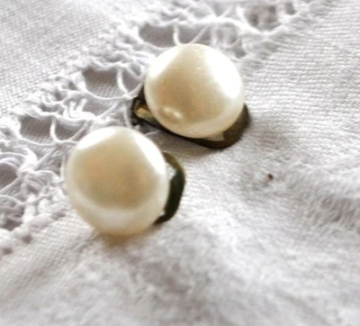 Boucles d'oreilles CLIPS vintage Puces PERLE nacré 1cm - Photo 1/4