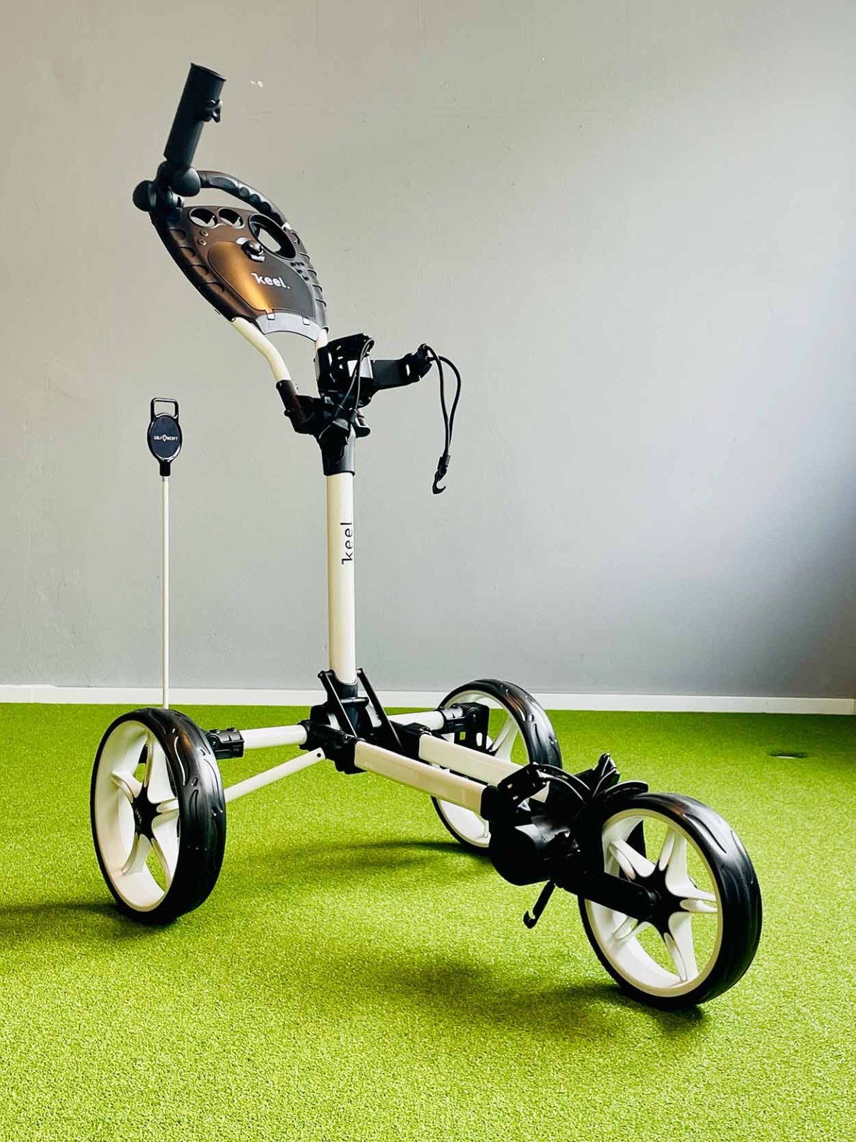 Keel Colibrí Golf Push Trolley de 3 ruedas en blanco, paquete pequeño