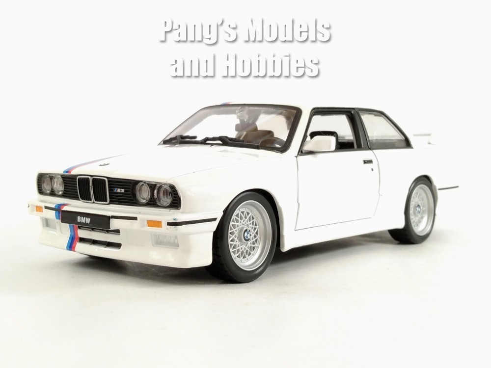 Bburago BMW 30 CS Martini N°30 - Échelle 1/24 - Blanche - Occasion