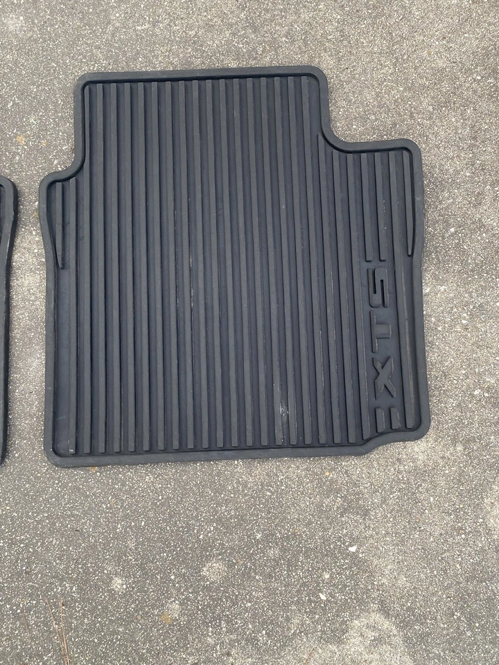 Alfombrillas traseras para todo clima Cadillac XTS 2013-2018 22757756 negras OEM GM Foto 3 de 3
