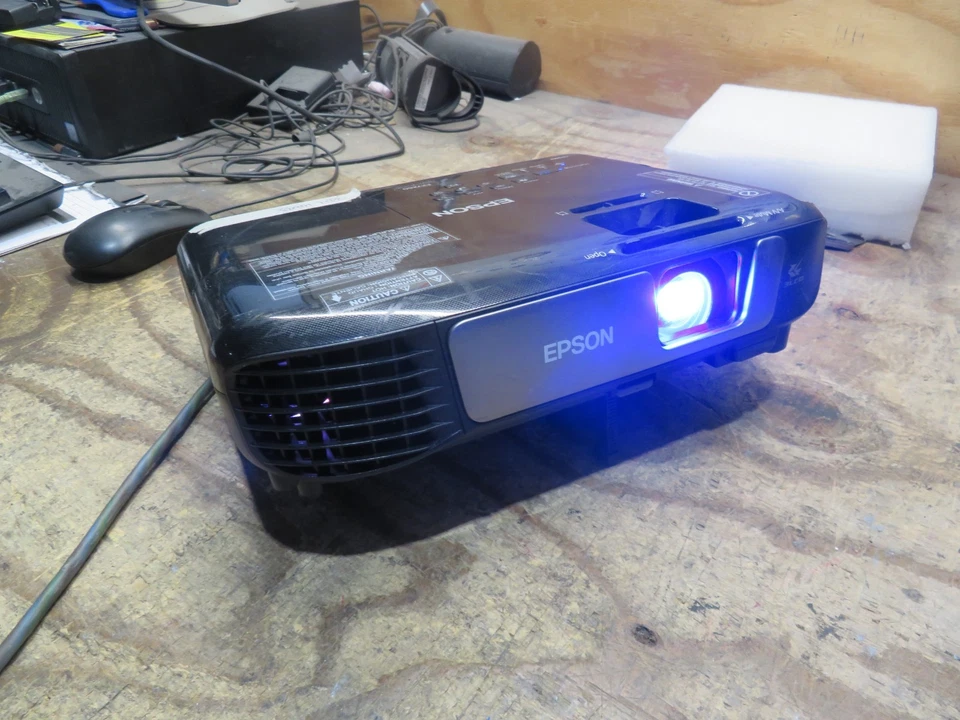 Epson EX7260 Projector Good Shape, no remote, H845A TESTED - Image 3 of 4