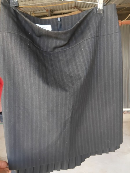 Portmans Y2k  Black Pinstripe Pencil Vintage  Skirt Lined Pleated Hem Sz 10