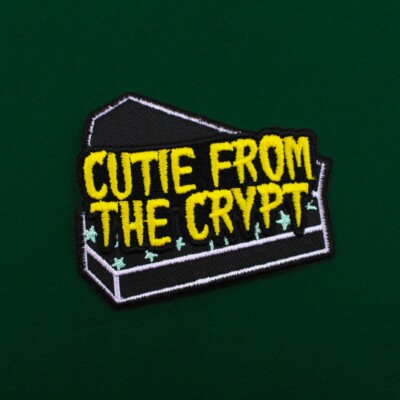 CUTIE FROM THE CRYPT Bügelbild Patch: Vampir Sarg Dracula Horror Fan Goth Geschenk