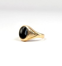 9ct Yellow Gold Jet Black Stone Signet Ring Size M 2.25g Vintage Engraved