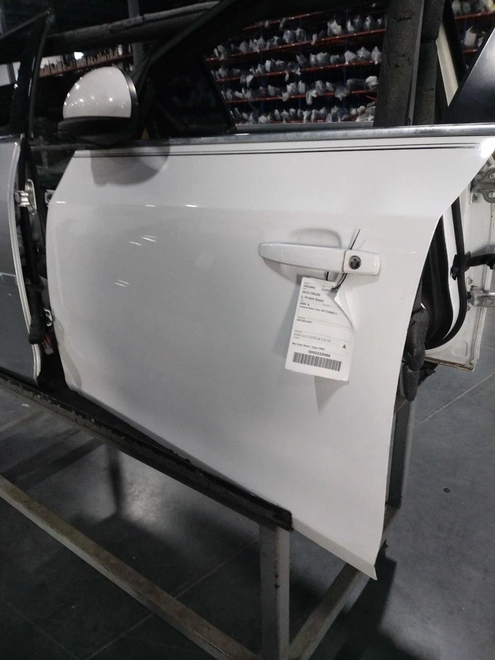 Conjunto de puerta delantera izquierda usado se adapta a: Chevrolet Cruze Express 2012 delantero descendente Foto 3 de 4