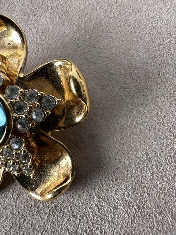 Broche Flor Napier Vintage Tono Dorado Azul Cabujón Estrás Prendedor Venta Inmobiliaria Foto 4 de 4