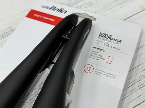 Selle Italia Novus Endurance TM Superflow Manganese Rail L3 149x282mm) Saddle - Picture 2 of 9
