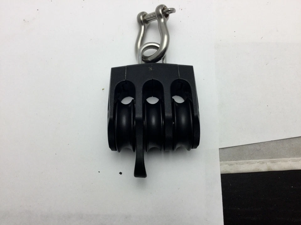 Ronstan 30 Ball Bearing Triple Orbit Block with Swivel and D-Ring - image 2 of 3