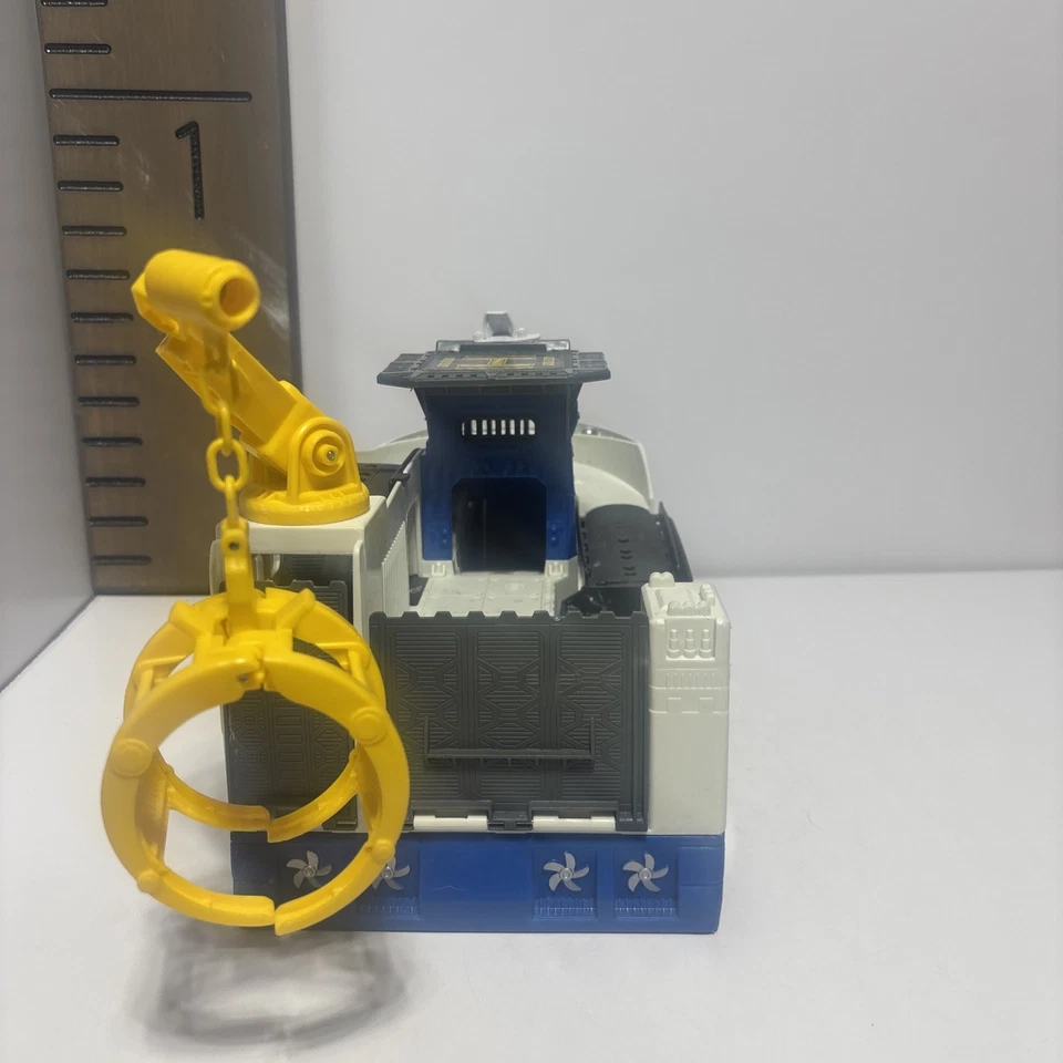 2013 Mattel Matchbox Mission Marine Rescue Shark Boat Blue BFN57 Floats & Rolls - Image 4 of 4