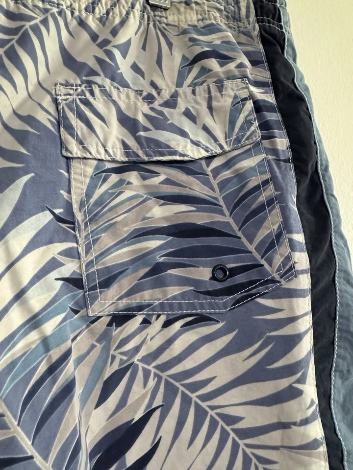 Islander Men's Hawaiian Swim Shorts Size L - White/Blue - Excellent Condition - Image 4 of 4