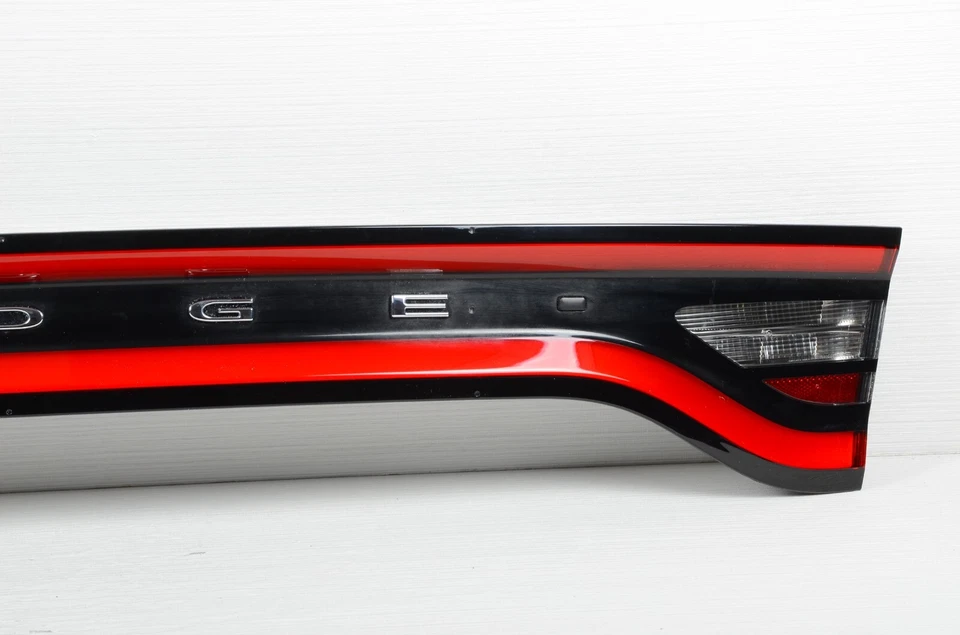 ¡Bonito! Dodge Charger 2015-2023 maletero trasero centro LED luz trasera lámpara OEM MOPAR Foto 4 de 4