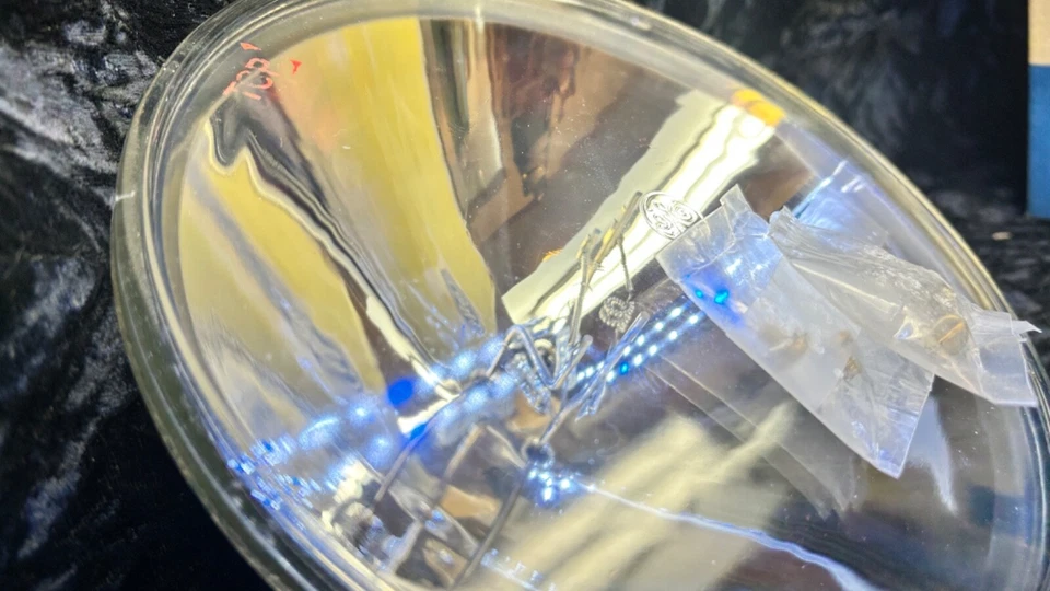 NEW NOS BOX GE 4557 SEALED BEAM LAMP Aircraft AVIATION LIGHT BULB 28v 1000/400 W - Image 4 of 4