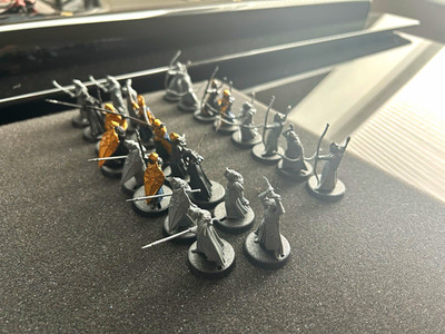 Tabletop Miniaturen Figuren Konvolut Herr der Ringe teils bemalt Rundbases
