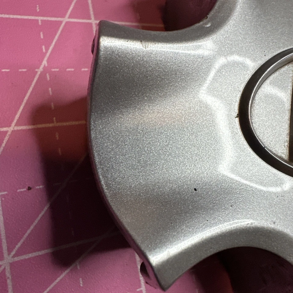 Tapa central Hyundai Accent 2012-2014 OEM 52960-1R500  Foto 3 de 4