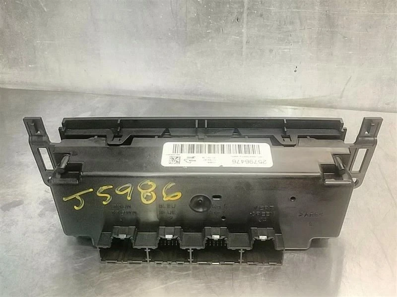 2007-2009 Chevy Silverado 1500 A/C Heater w/o rear defrost w/o heated mir MANUAL - Image 2 of 4