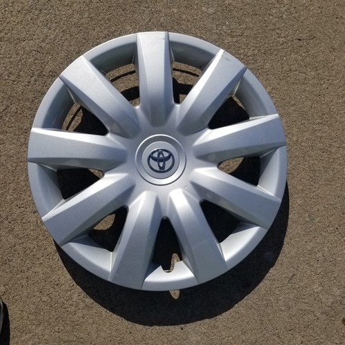 Toyota Camry 2005 Hubcaps