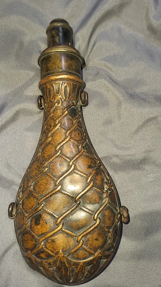 EMBOSSED & GILT ENGLISH POWDER FLASK BY G & J.W. HAWKSLEY SHEFFIELD - Image 2 of 4