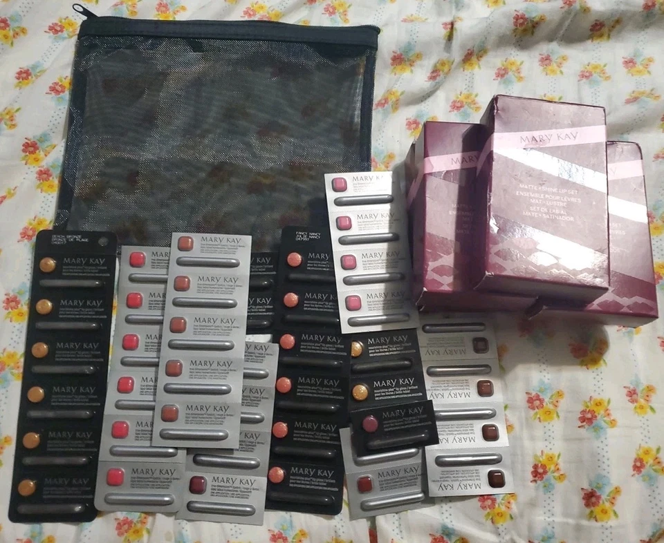 Mary Kay Lote Lápiz Labial 5 Brillo Labial Brillo Set + Muestras + Bolsa NUEVO Foto 2 de 4