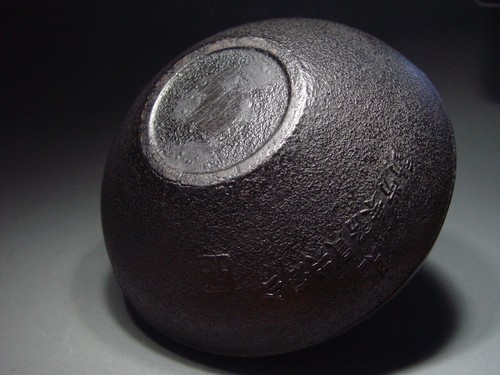 VINTAGE JAPANISCHE GUSSEISEN NANBU TEKKI VASE. SIGNIERTE MARKIERUNG. Mitte bis Ende des 20. Jahrhunderts - Bild 10 von 12