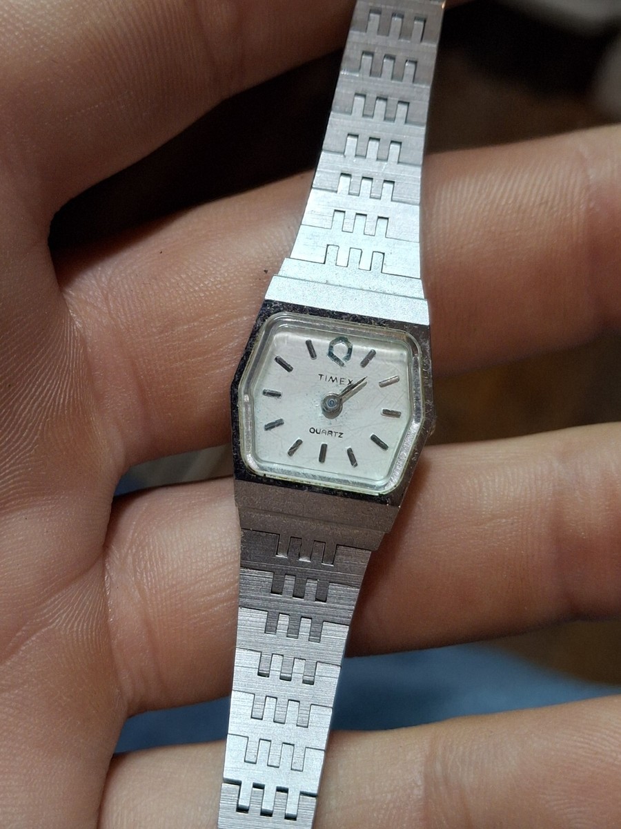 Timex Q Ladies Silver Tone 1980s Watch | eBay display picture 1