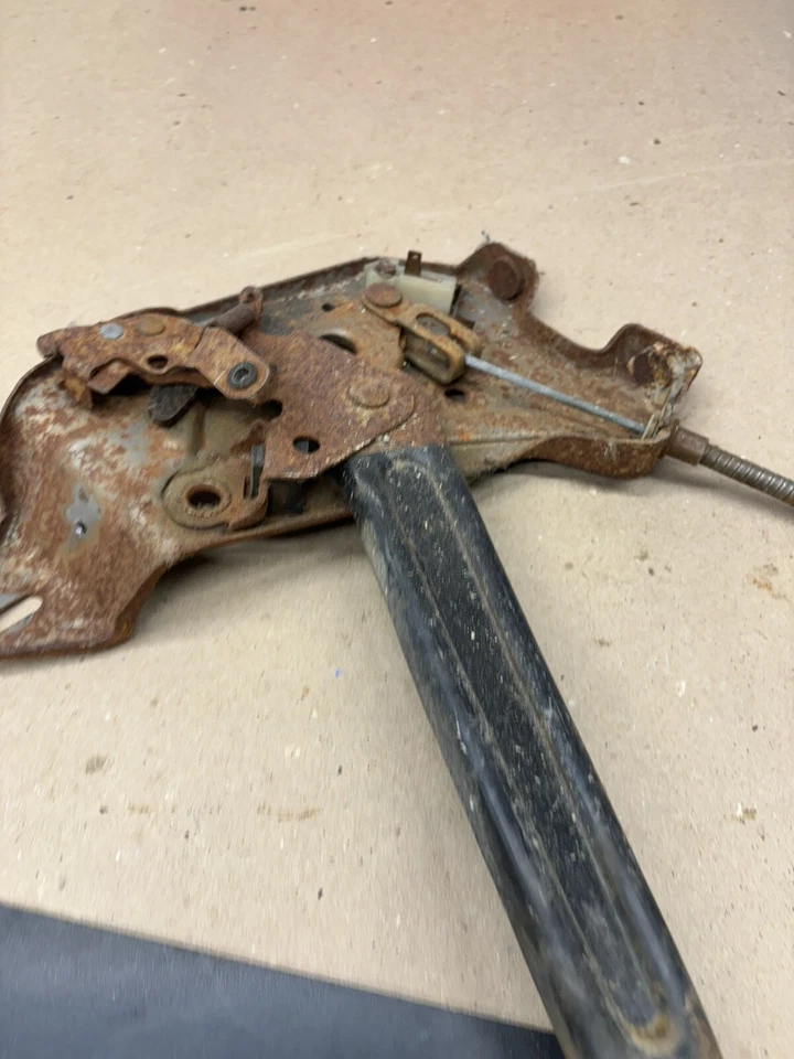 Chevrolet GMC c10 k10 k10 k5 k30 c30 E 1981 1987 montaje de pedal de freno de emergencia fabricante original Foto 4 de 4